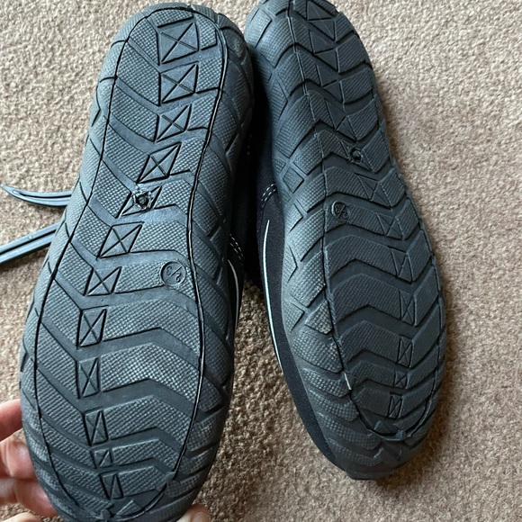 New water shoes 2/3 - Picture 2 of 5